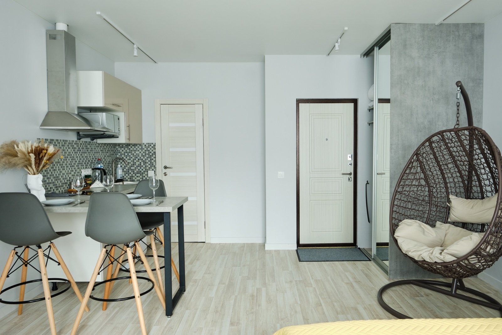 Апартаменты RentPlaza студия ЛЮКС в Центре на Московской 75