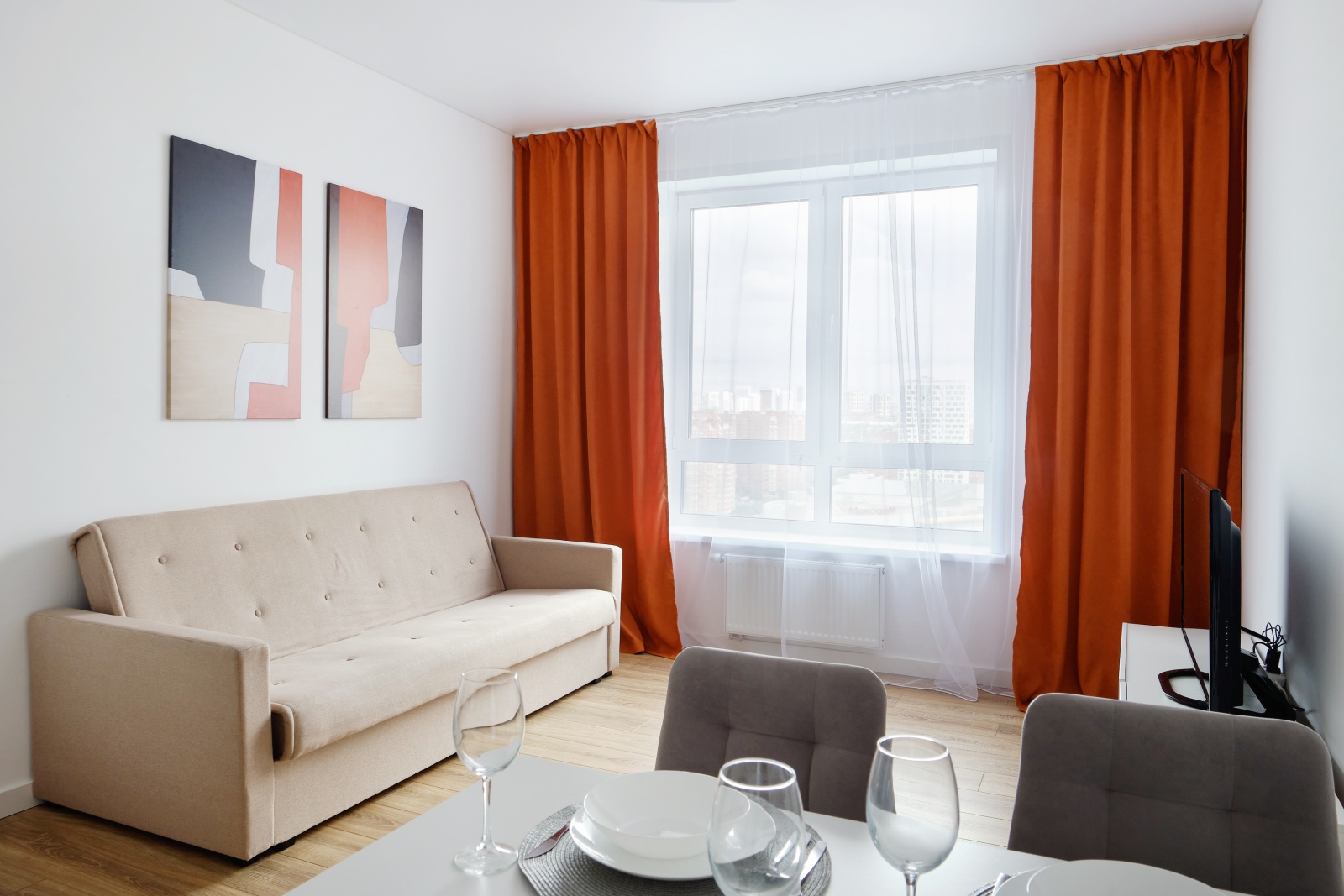 Апартаменты RentPlaza на высоком этаже в центре на Большакова