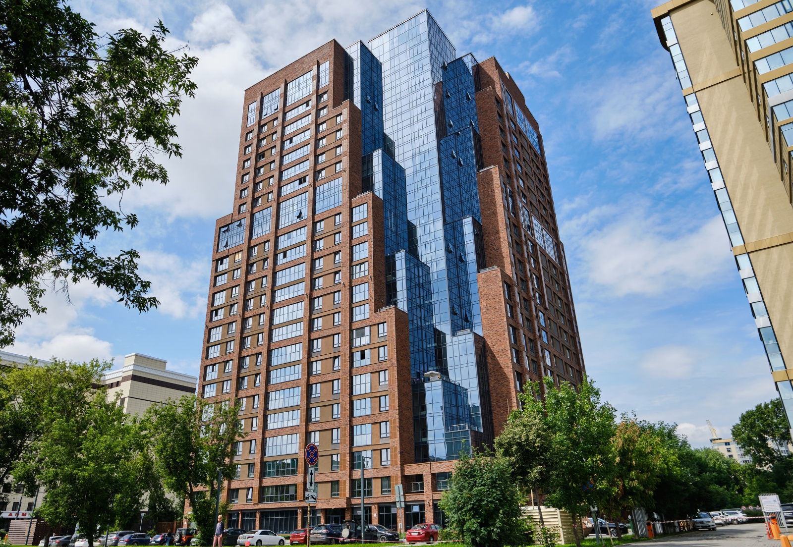 Апартаменты RentPlaza на высоком этаже в центре на Большакова