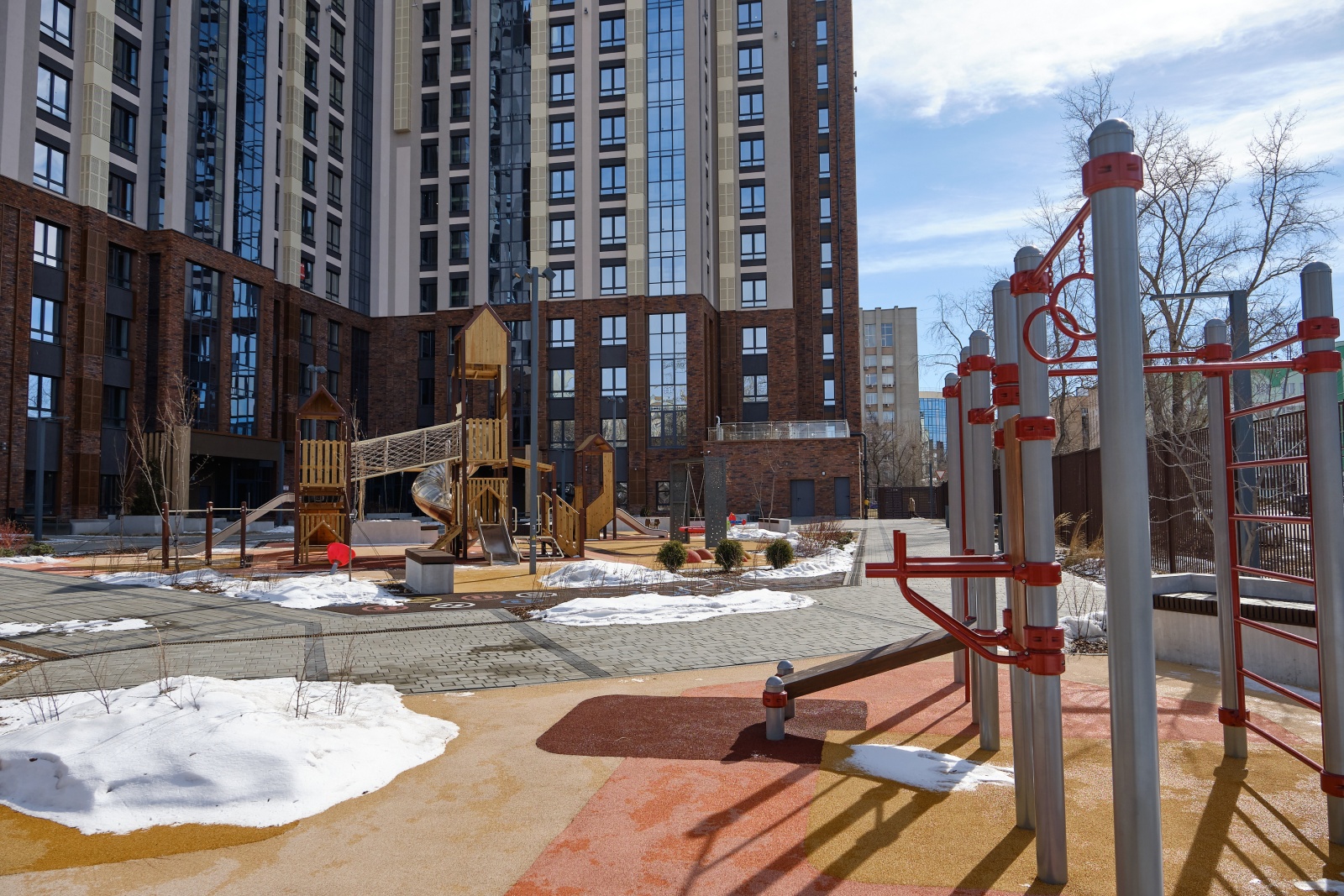 Апартаменты RentPlaza в центре на 21 этаже на Большакова
