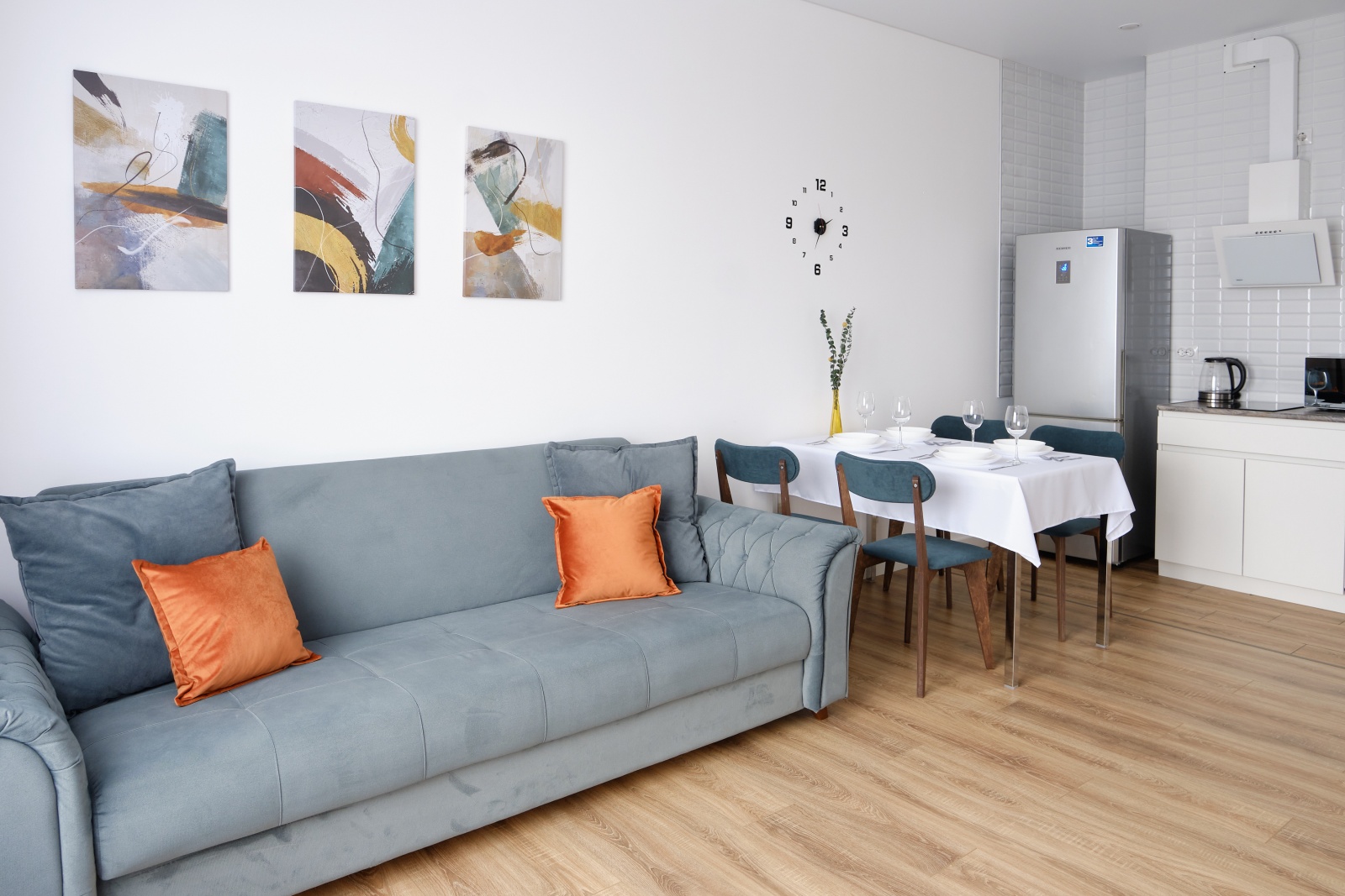Апартаменты RentPlaza в центре на 21 этаже на Большакова