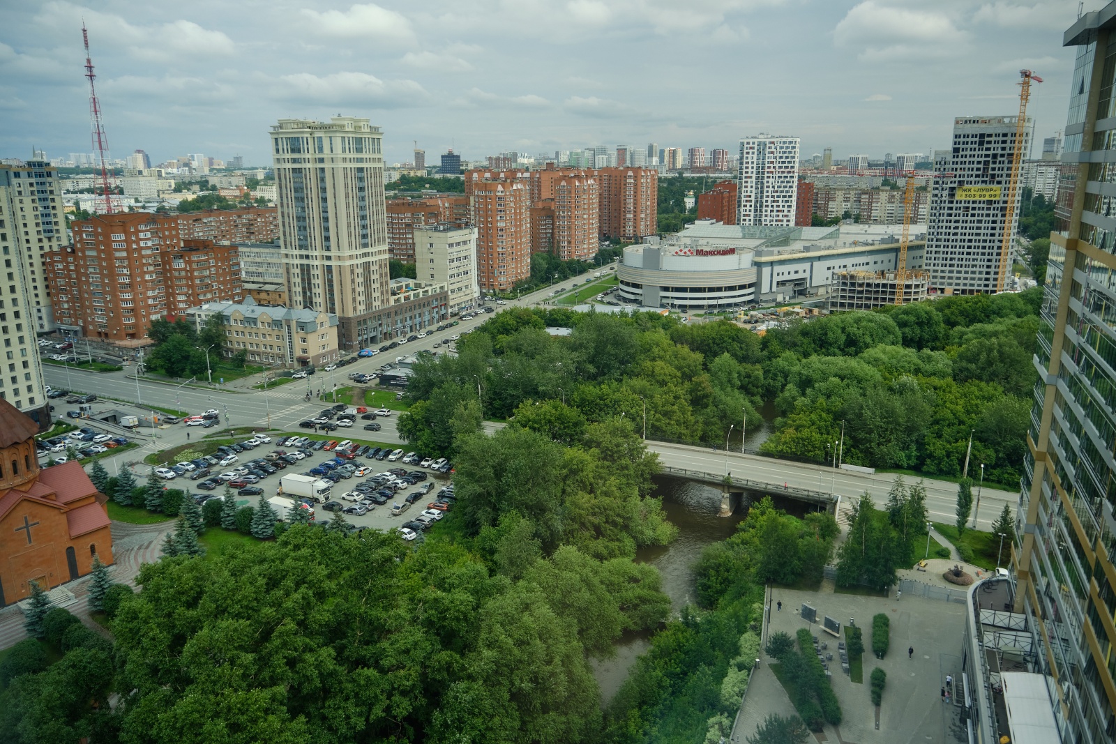 Апартаменты RentPlaza на высоком этаже в центре на Большакова