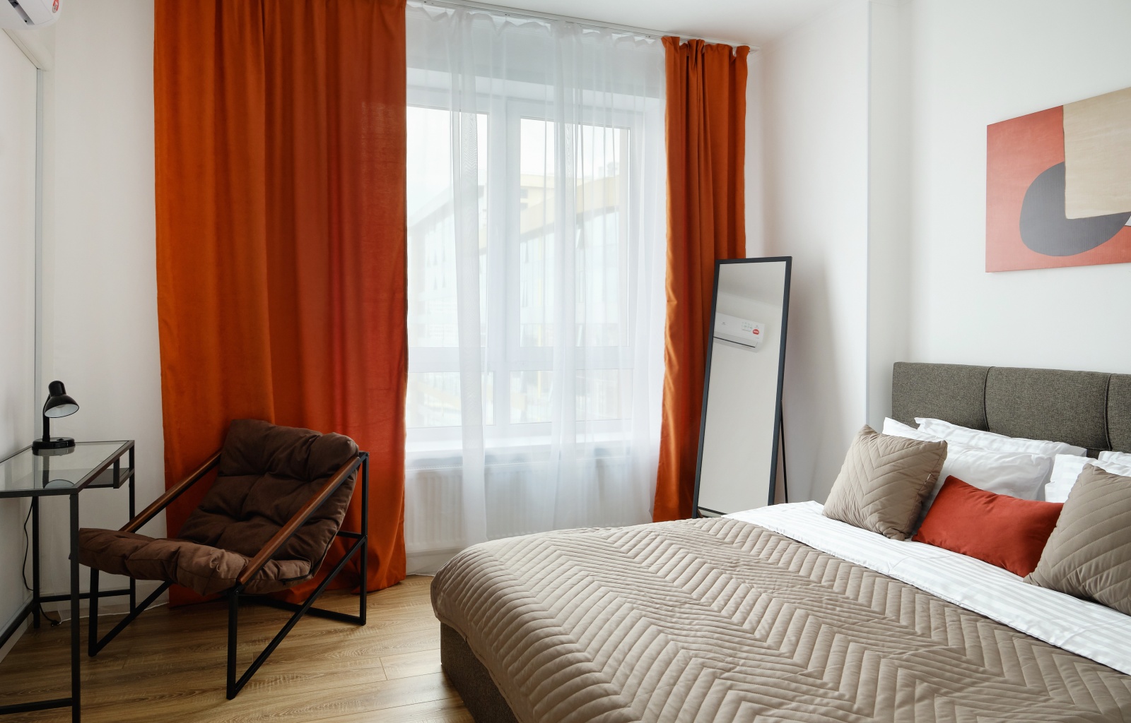 Апартаменты RentPlaza на высоком этаже в центре на Большакова