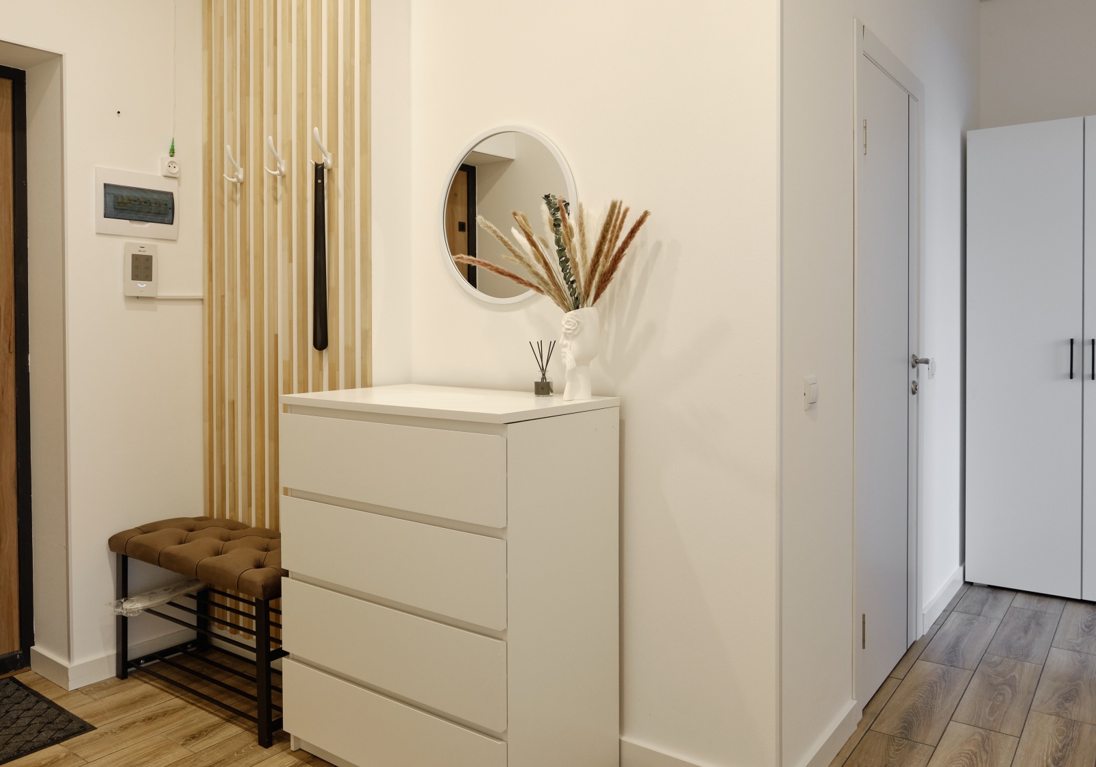 Апартаменты RentPlaza в центре на 21 этаже на Большакова