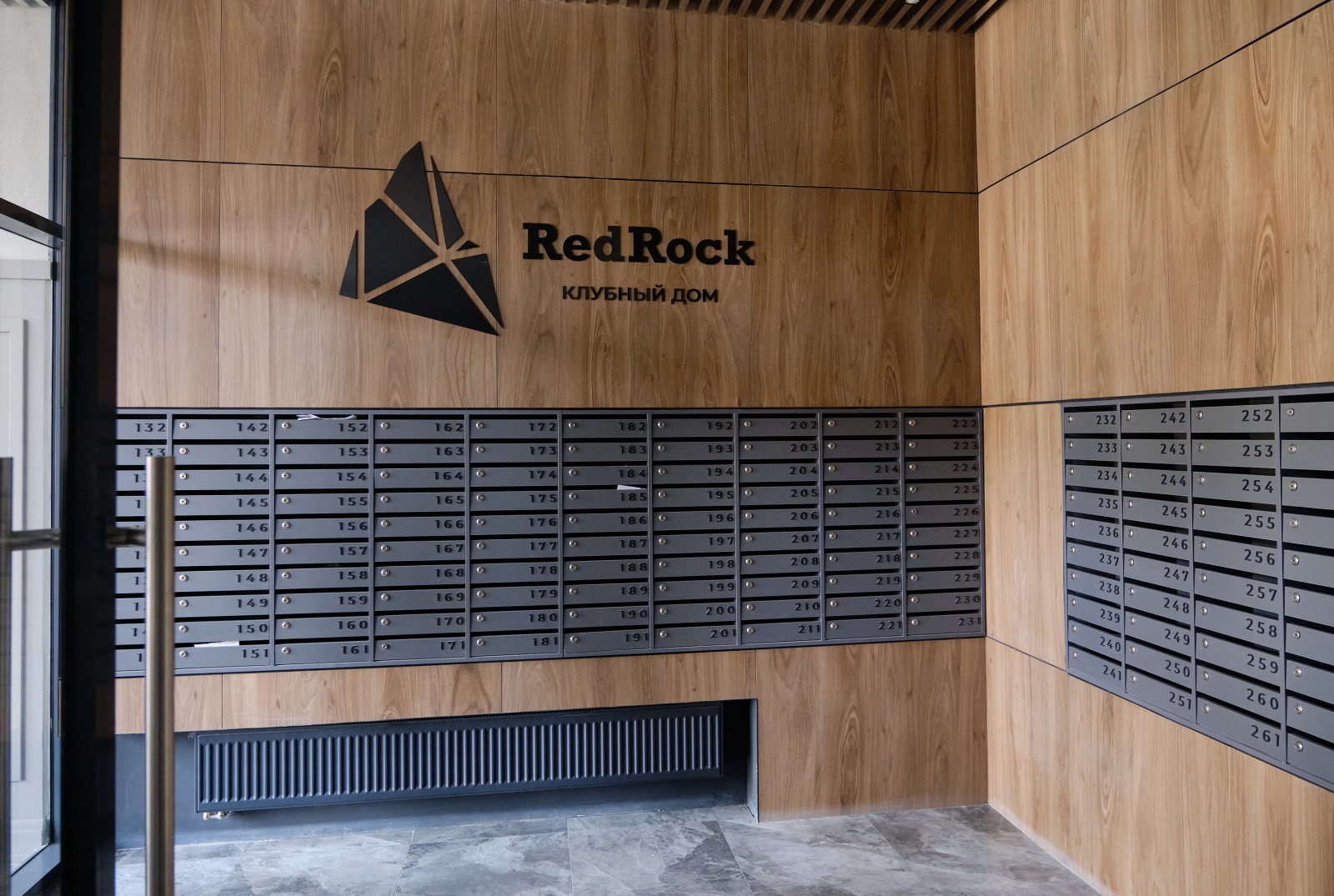 Апартаменты RentPlaza c панорамным видом в центре на Большакова