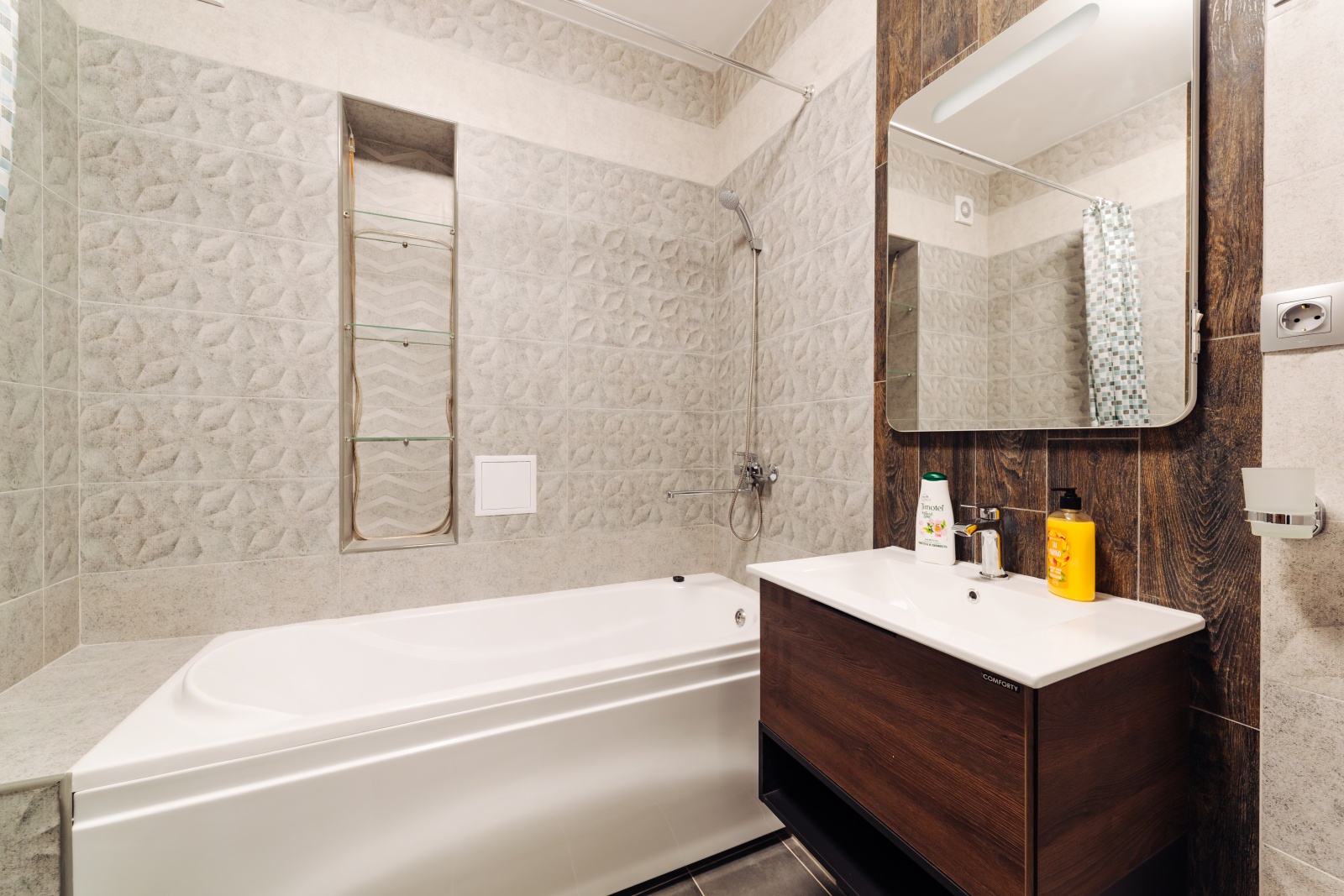 Видовая 1-к. квартира, 45 м², Большакова 147