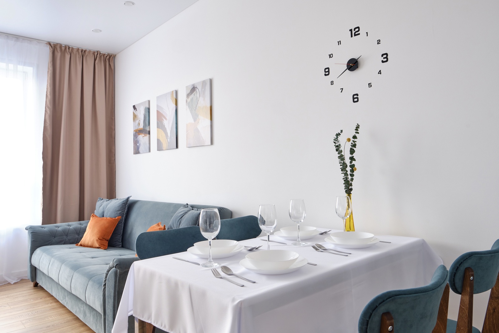 Апартаменты RentPlaza в центре на 21 этаже на Большакова