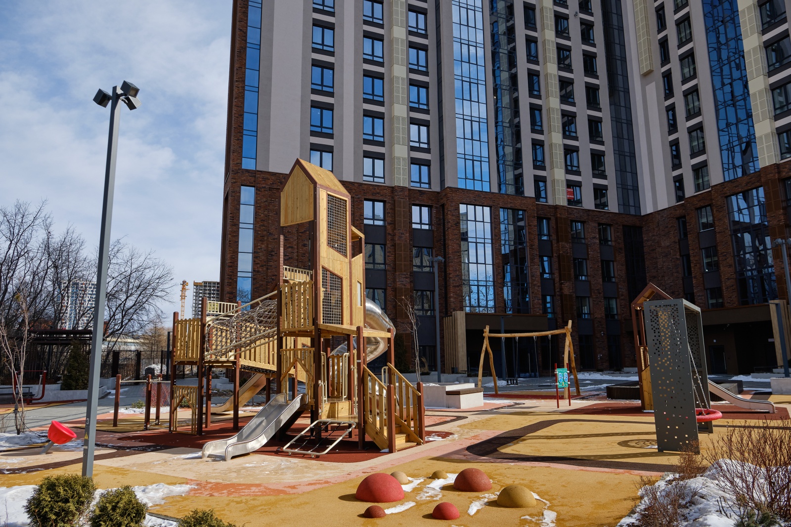 Апартаменты RentPlaza в центре на 21 этаже на Большакова